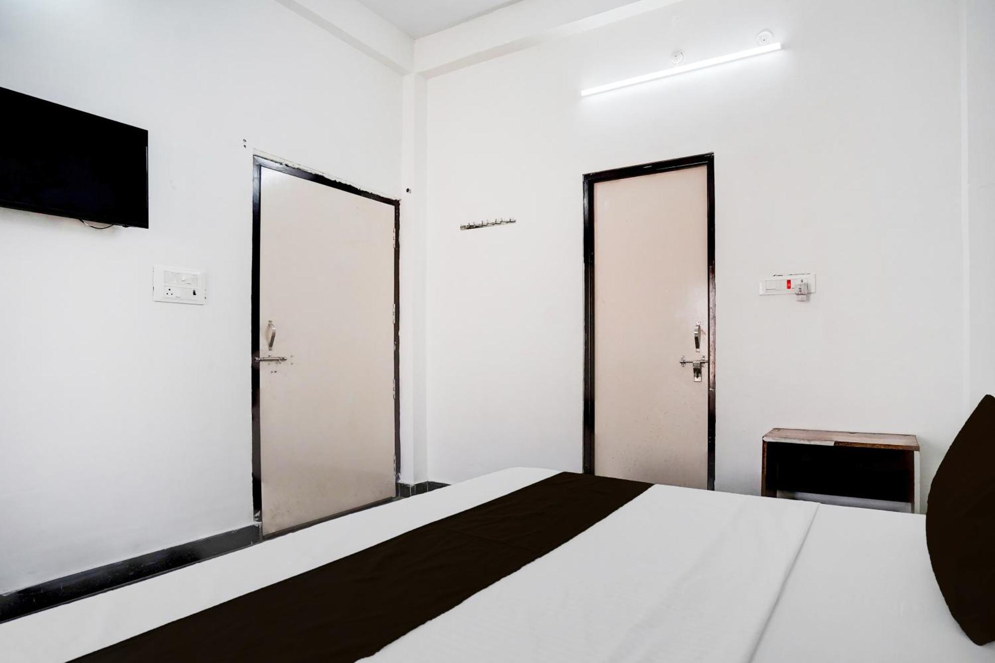 Hotel O Ramdut Palace Guest House Faizabad Экстерьер фото