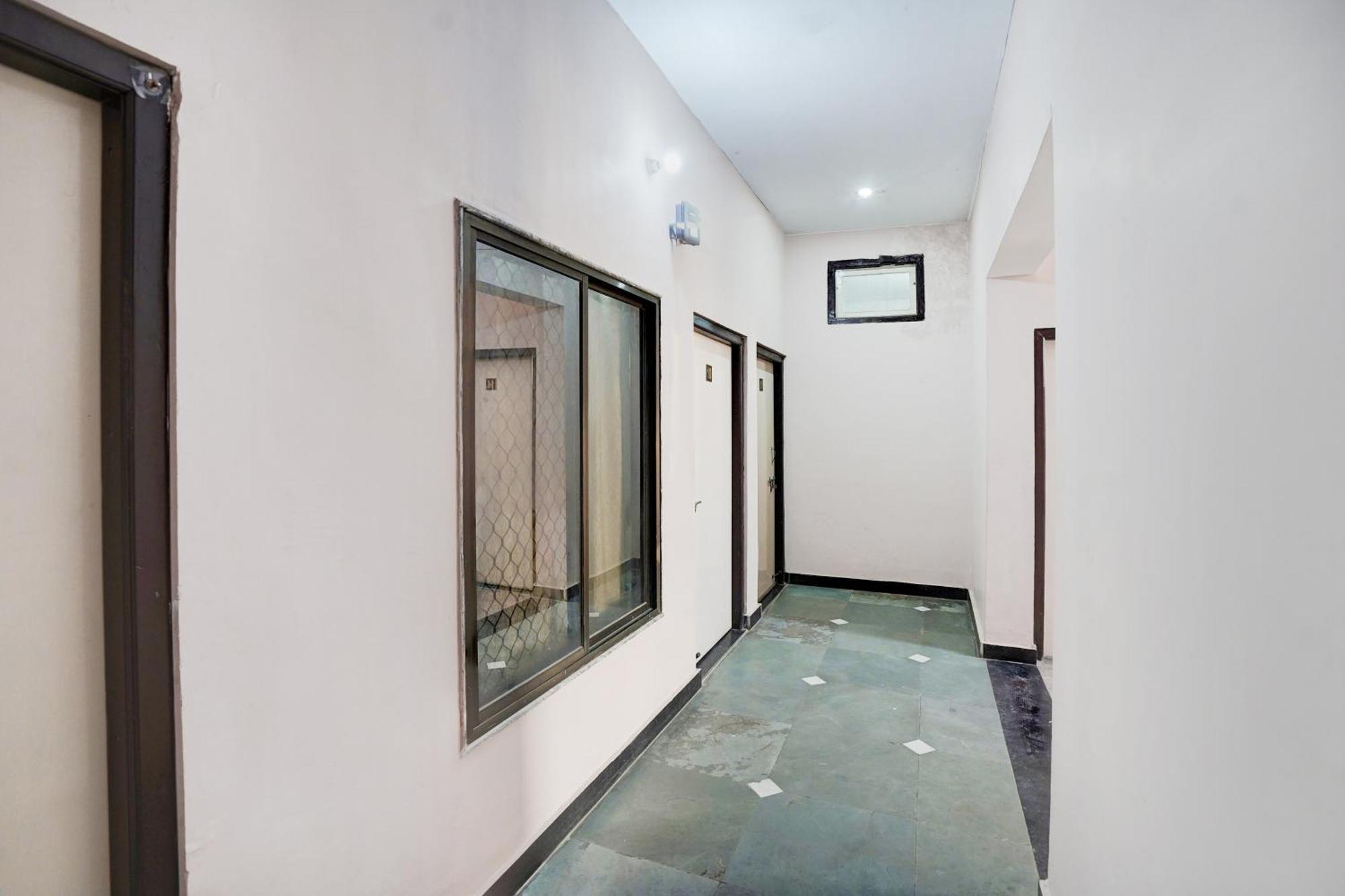 Hotel O Ramdut Palace Guest House Faizabad Экстерьер фото